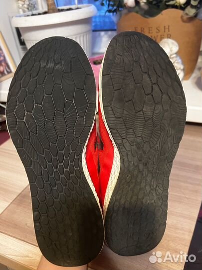 Кроссовки женские