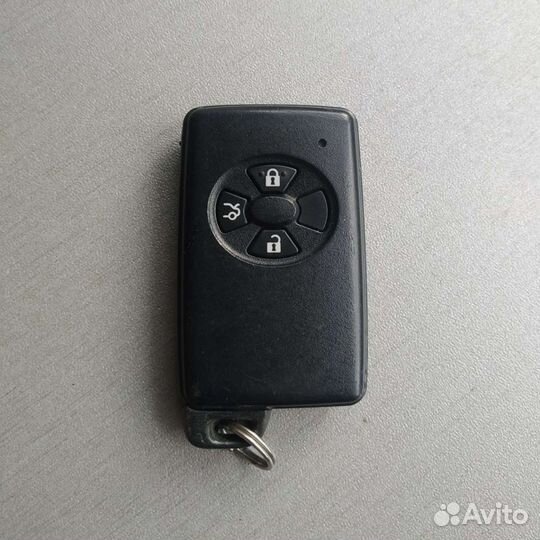 Смарт ключ Toyota Corolla Axio Fielder Premio