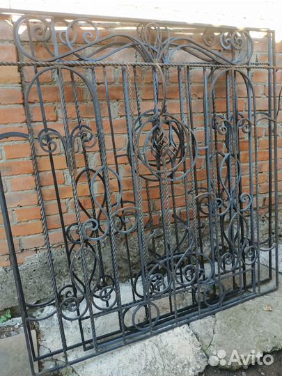 Металлические решетки на окна б/у