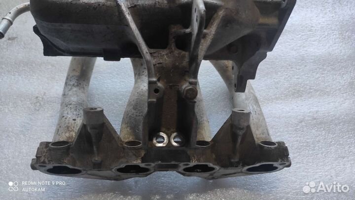 Впускной коллектор Nissan Almera N16 Qg15DE