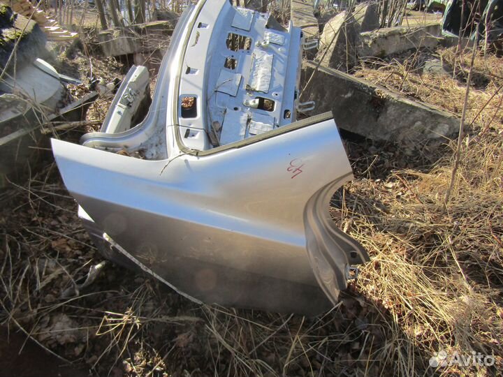 Крыло заднее правое левое митсубиси лансер 10