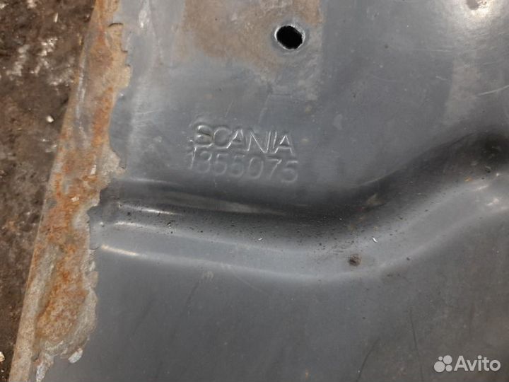 Кронштейн переднего крыла левый Scania 5-Series