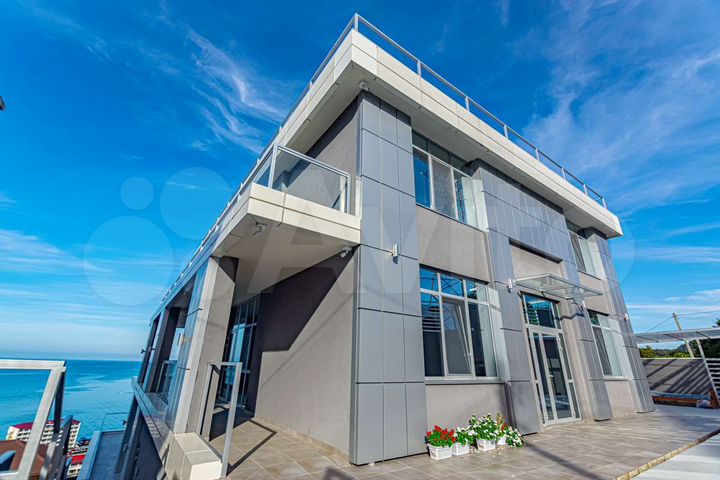 Дом 877 м² на участке 10,7 сот.