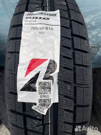 Bridgestone Blizzak Revo GZ 205/60 R16 92S