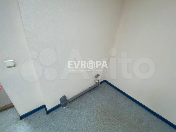 Офис с мокрой точкой 33 м²