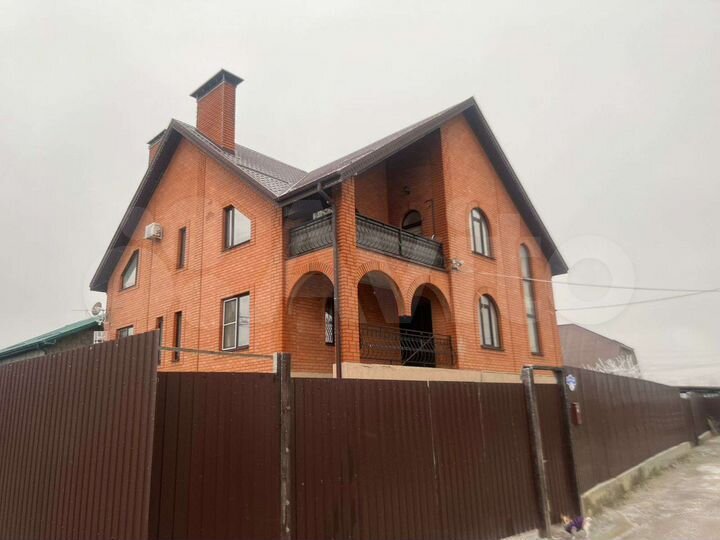 Дом 400 м² на участке 8 сот.