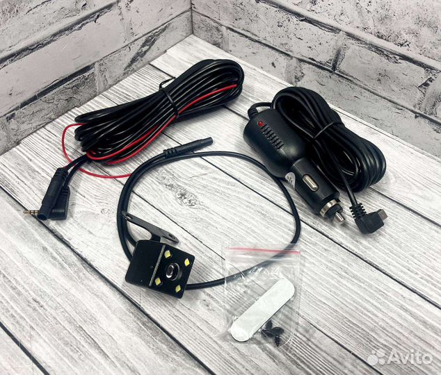 Видеорегистратор, Зеркало с видео камерой