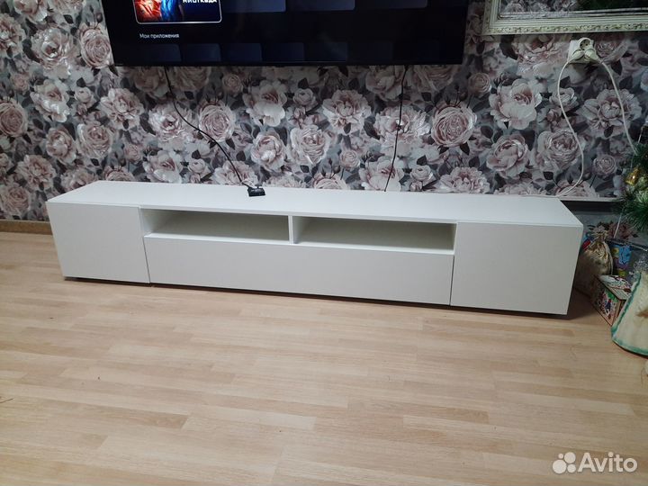 Тумба под телевизор белая