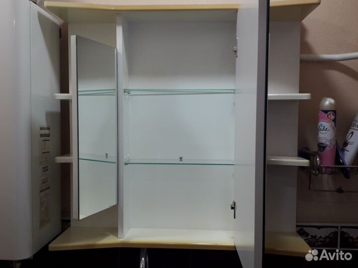 Шкаф навесной в ванную