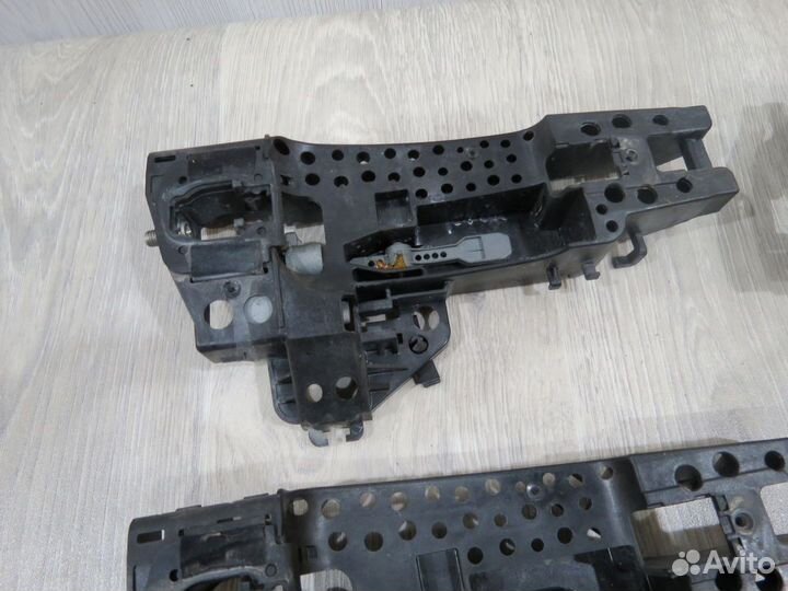 Кронштейн ручки Audi Q7 4M