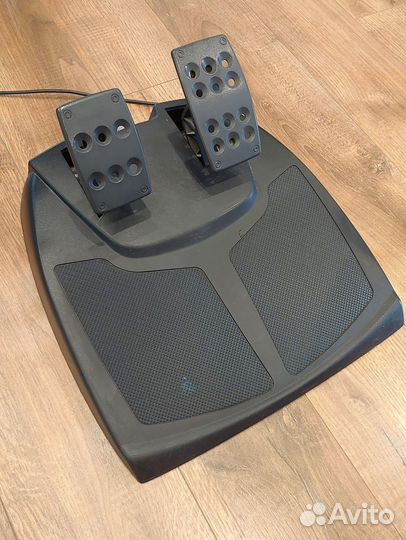 Руль Logitech momo racing с обратной связью