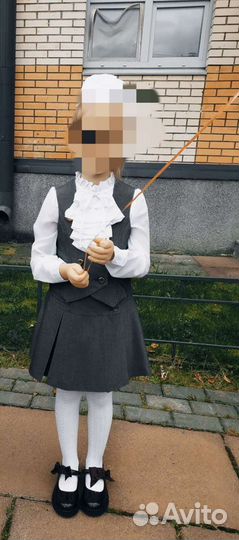 Очень нарядная, хорошего качества школьная форма