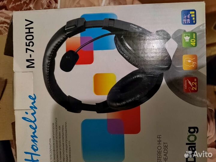 Игровой компьютер с монитором и клавиатурой