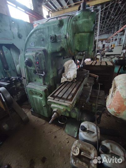 Вертикально-фрезерный станок 6м12п