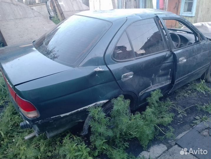 Nissan Sunny 1.5 AT, 2001, битый, 260 000 км