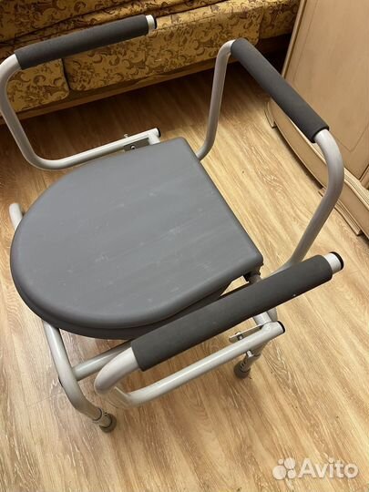 Кресло туалет новое