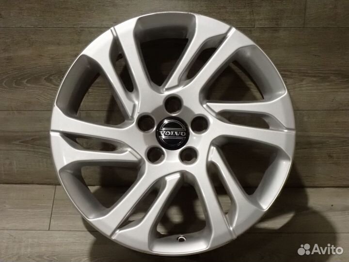Один оригинальный диск R17 Volvo XC60