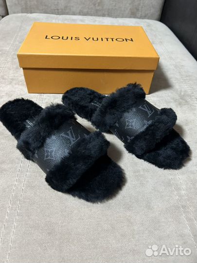 Меховые шлепанцы Louis Vuitton