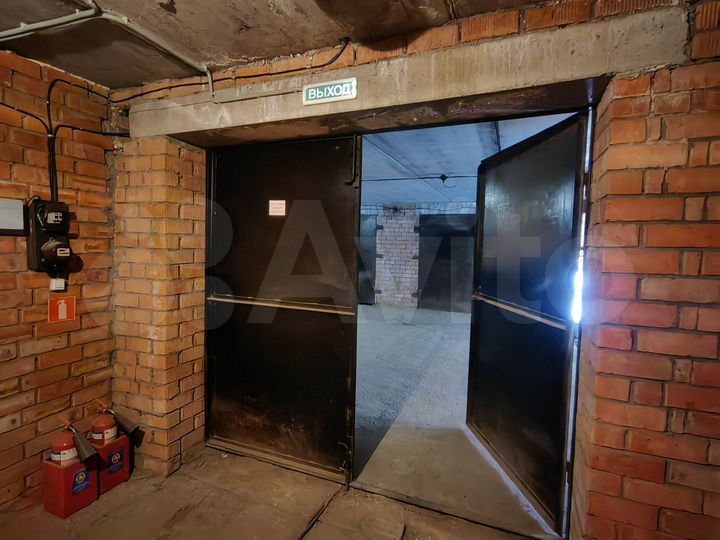 Гараж, > 30 м²