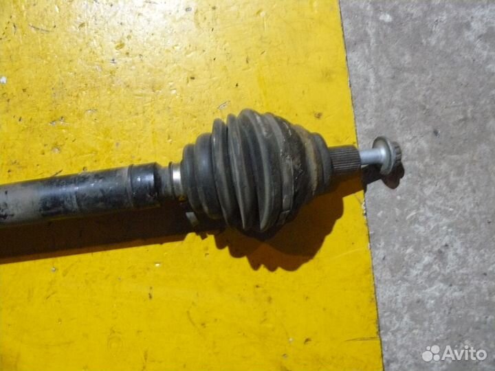 Приводной вал правый Volkswagen Passat B6 2006
