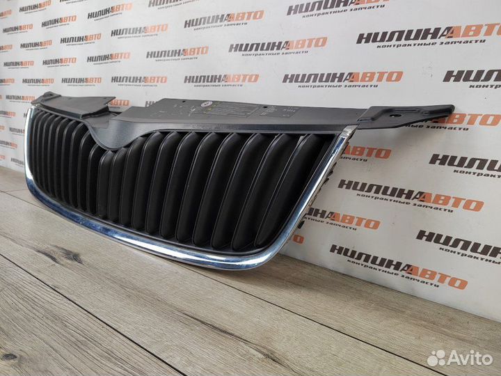 Решетка радиатора Skoda Yeti кроссовер 5L 1.8 tfsi