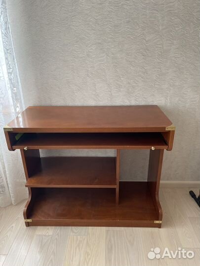 Компьютерный стол с креслом