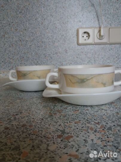 Бульонница с блюдцем