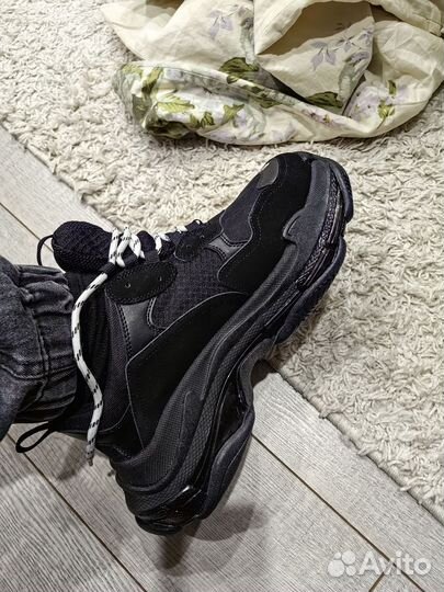 Balenciaga кроссовки triple s