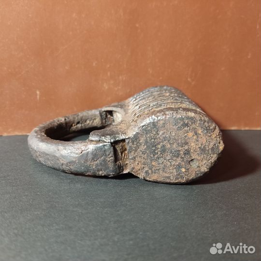 Старинный навесной замок