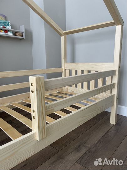 Детская кроватка Домик