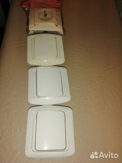 Выключатели и розетка