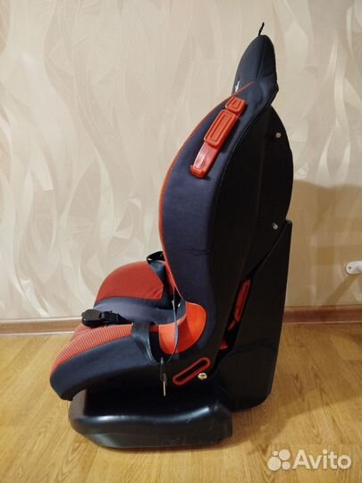 Автомобильное кресло