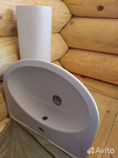 Раковина с ножкой