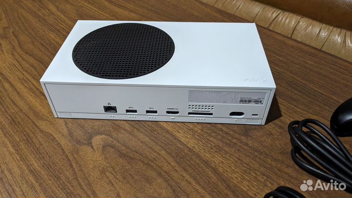 Xbox series s (не заблокирована в РФ)