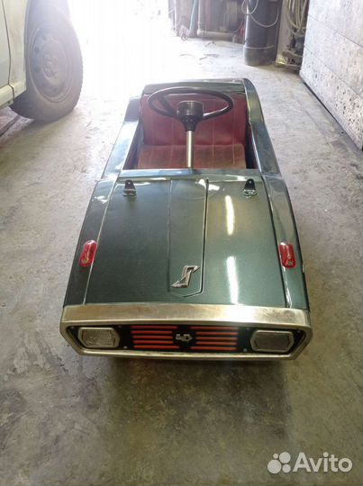 Продам детский педальный автомобиль