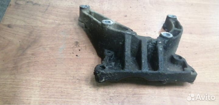 Кронштейн гур 97bb3k738ae Ford Mondeo II