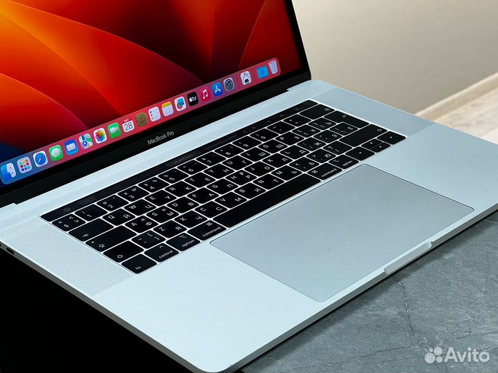 MacBook Pro 16 2019 i7/ 16GB/ Radeon 555X 4GB