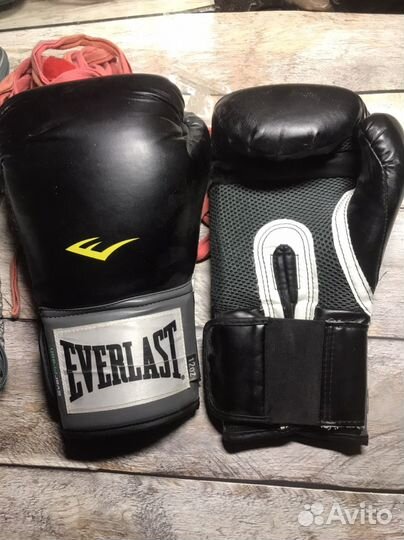 Боксерские перчатки Everlast