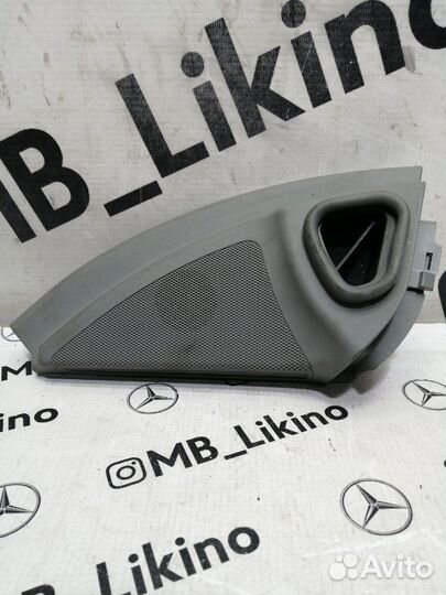 Уголок двери Mercedes Ml W164