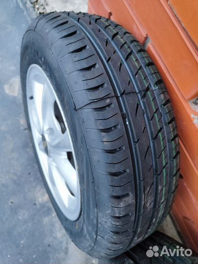 Viatti Strada Asimmetrico 175/65 R14 82H