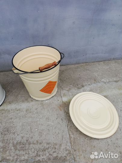 Эмалированное ведро с крышкой. СССР