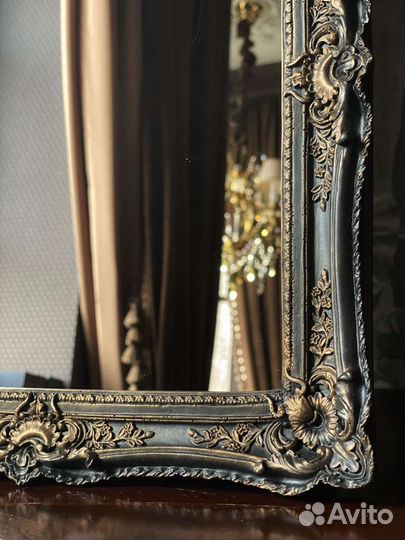 Зеркало в винтажном стиле в багетной раме