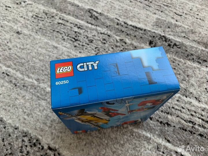 Новый Lego City почтовый самолет 60250