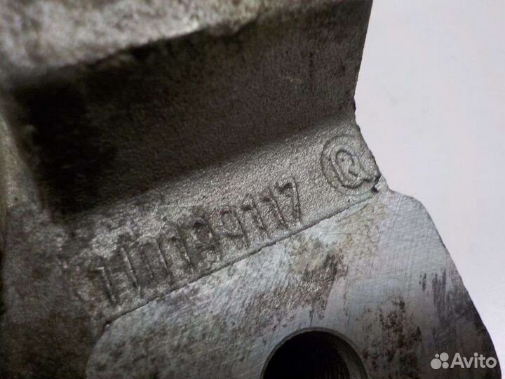 Кронштейн МКПП левый 1.4 1.6 Golf 4 Bora Octavia