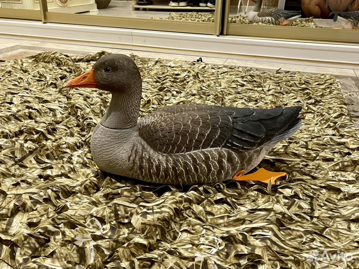 Чучела гусей плавающие