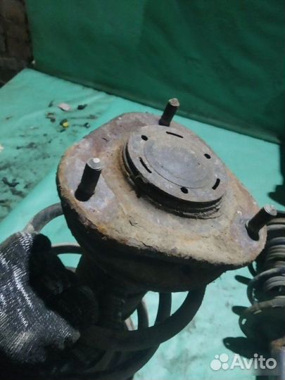 Стойка Toyota Rav4 XA30