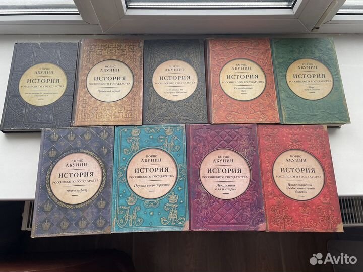 Книги Бориса Акунина много разных