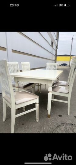 Стол и стулья