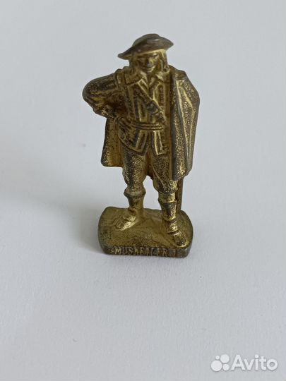 Киндер сюрприз мушкетёр