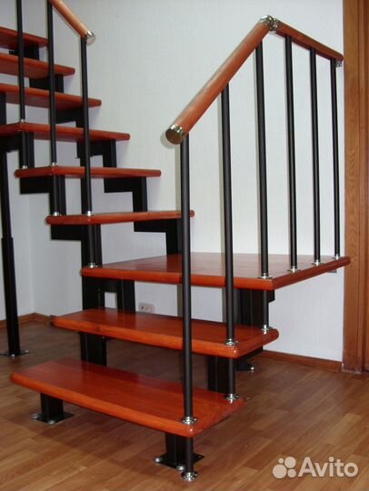 Металлокаркас Лестницы на Ломанном Косоуре в Дом